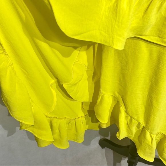 Laundry NWT By Shelli Segal Short Sleeve,V-Neck Ruffled Asymmetrical Hem Yellow - Picture 6 of 15